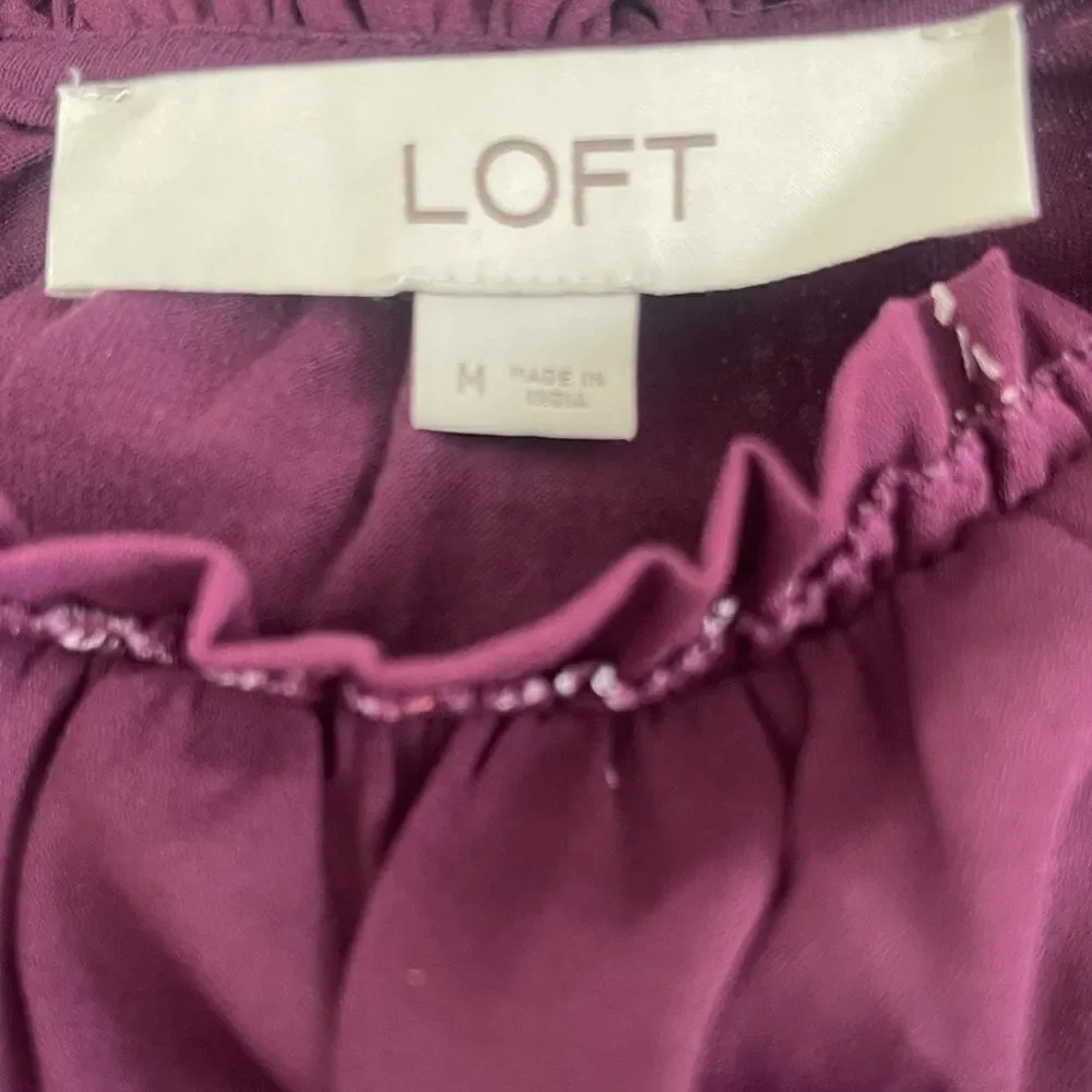 Loft - Sleeveless Floral Sleeveless Top. Size: Medium Color: Plum/ Floral